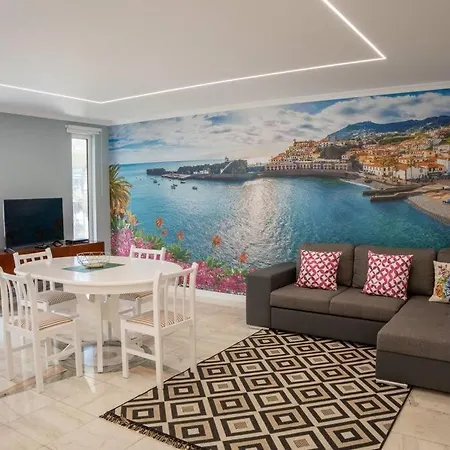 D.henrique I Frente Ao Savoy Palace *