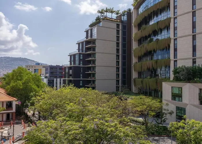 D.henrique I Frente Ao Savoy Palace דירה פונשל