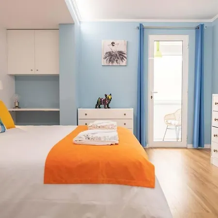 D.henrique I Frente Ao Savoy Palace Funchal