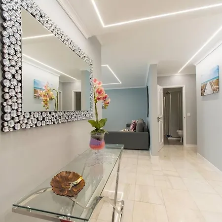 D.henrique I Frente Ao Savoy Palace